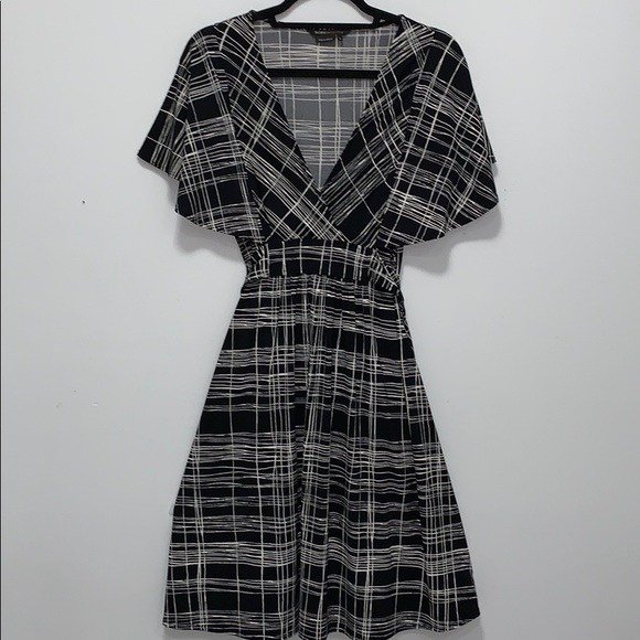 BCBGMaxAzria Dresses & Skirts - BCBG MAXAZRIA faux wrap dress